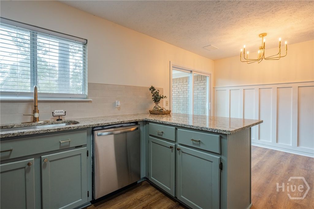 Image 14 of property listing at 28 Jack Snipe Court W, Richmond Hill, GA 31324