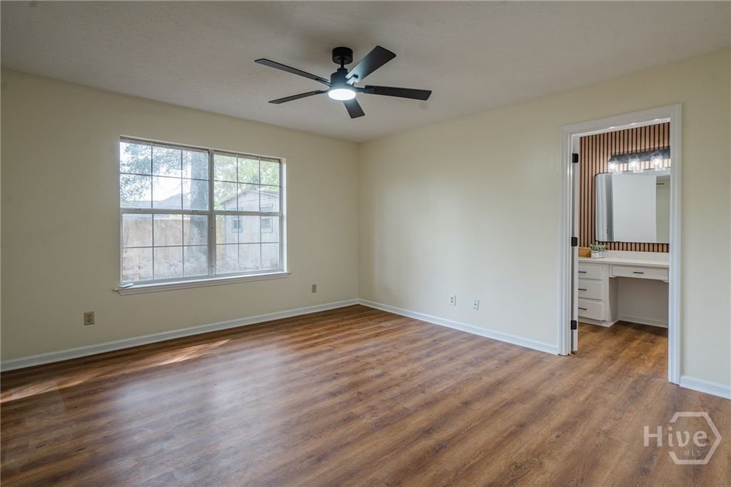 Image 16 of property listing at 28 Jack Snipe Court W, Richmond Hill, GA 31324