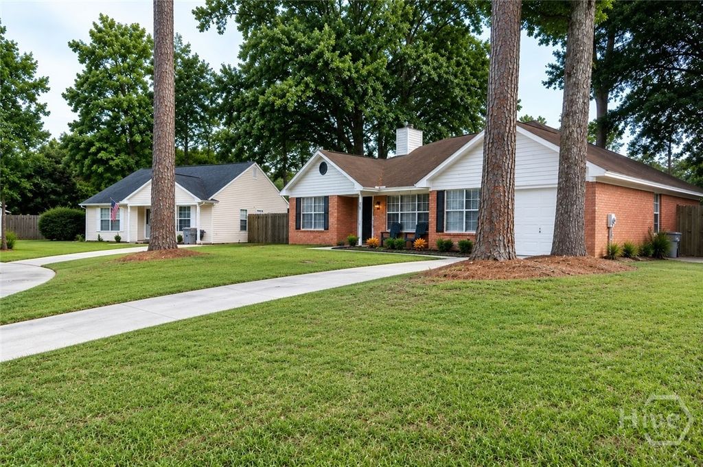 Image 2 of property listing at 28 Jack Snipe Court W, Richmond Hill, GA 31324