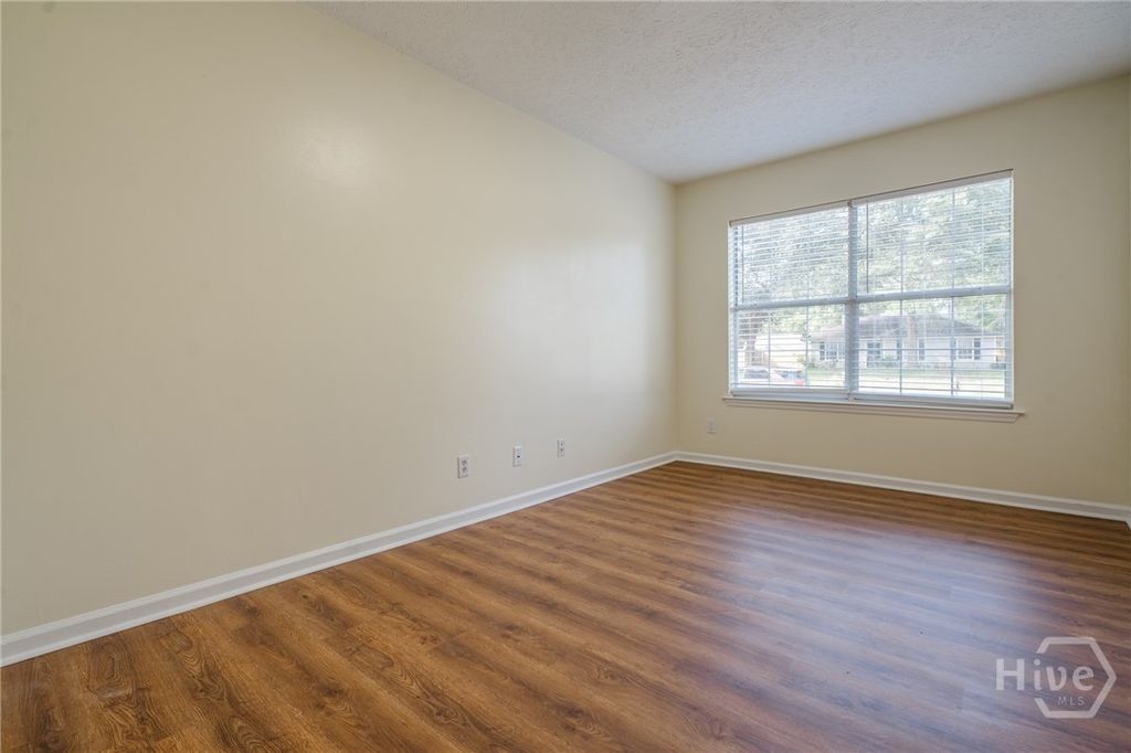 Image 27 of property listing at 28 Jack Snipe Court W, Richmond Hill, GA 31324