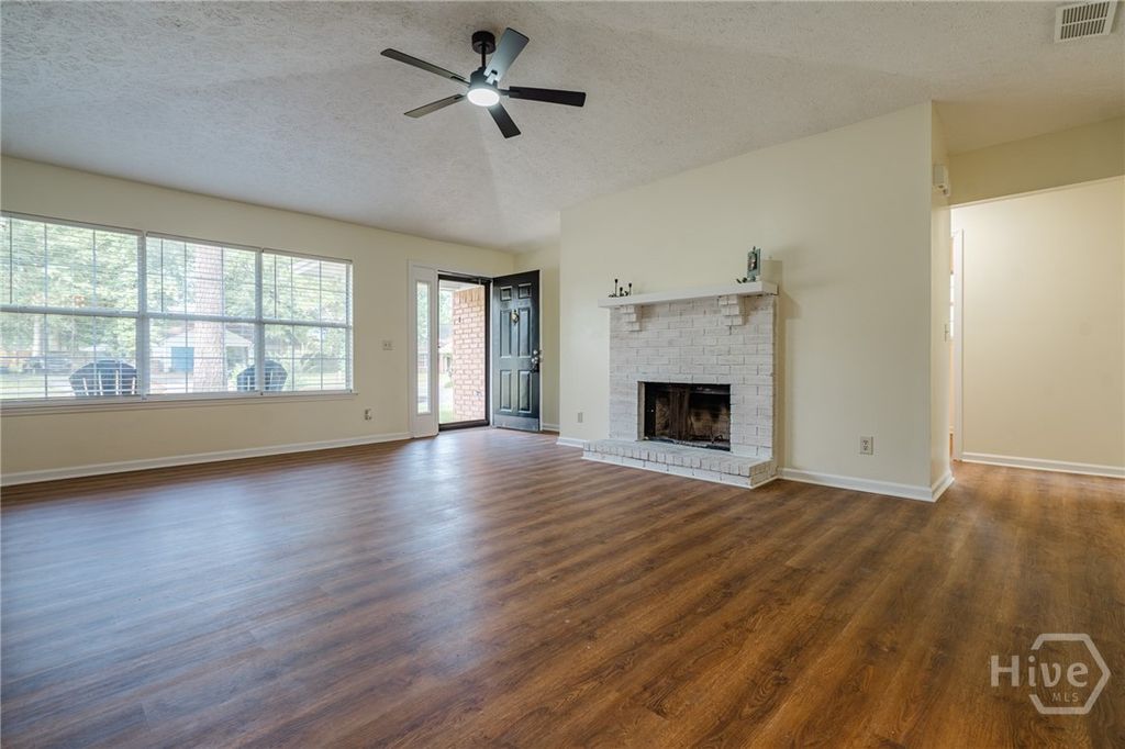 Image 29 of property listing at 28 Jack Snipe Court W, Richmond Hill, GA 31324