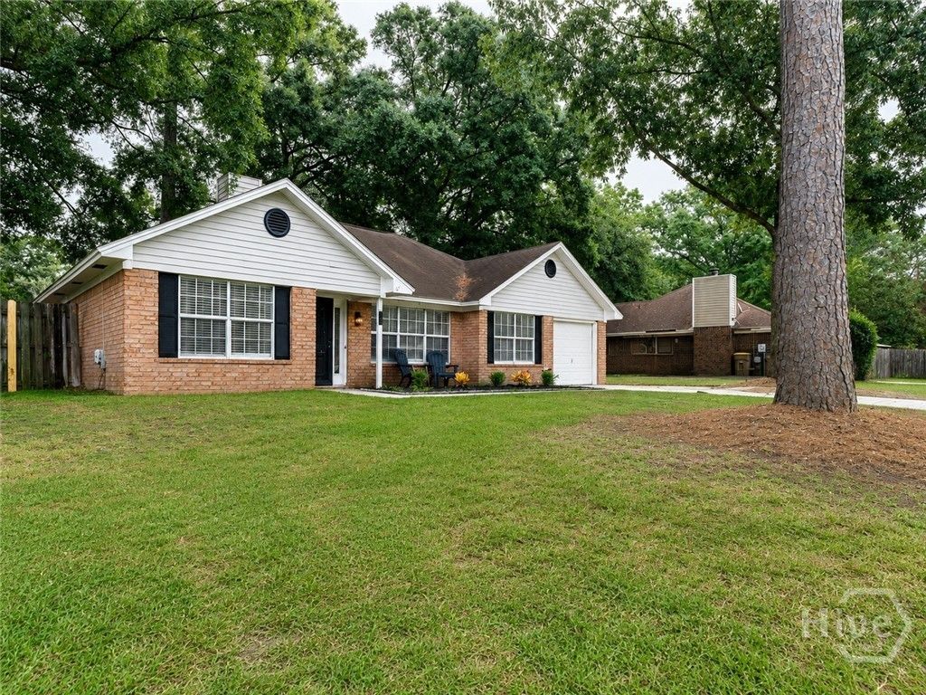 Image 3 of property listing at 28 Jack Snipe Court W, Richmond Hill, GA 31324