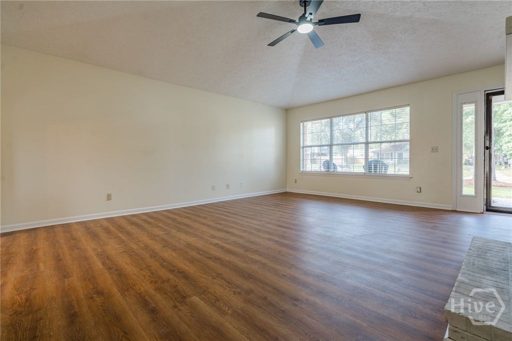 Image 35 of property listing at 28 Jack Snipe Court W, Richmond Hill, GA 31324
