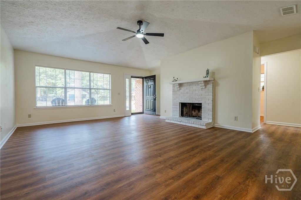 Image 36 of property listing at 28 Jack Snipe Court W, Richmond Hill, GA 31324