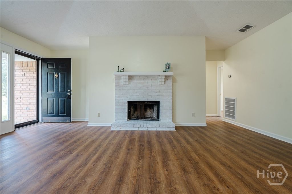 Image 37 of property listing at 28 Jack Snipe Court W, Richmond Hill, GA 31324