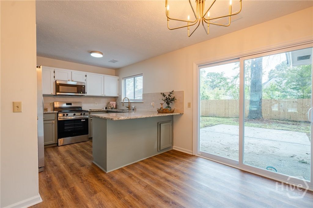 Image 9 of property listing at 28 Jack Snipe Court W, Richmond Hill, GA 31324
