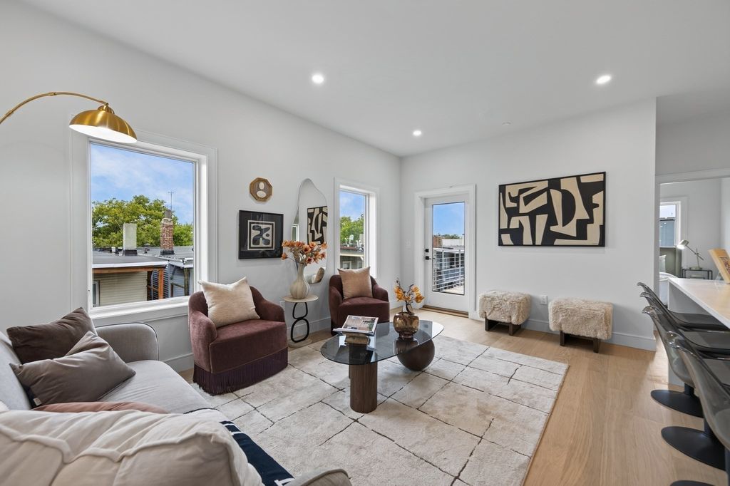 250 Bremen 5, Boston, MA 02128