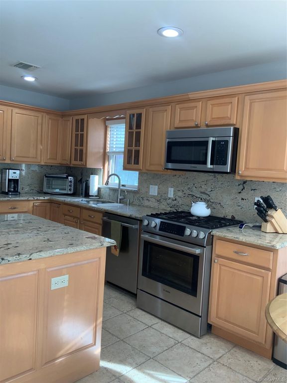 9 Kirkwood Road, Port Washington, NY 11050 — photo 3