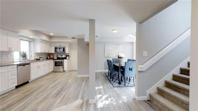 105 Birdie DR, The Hills, TX 78738