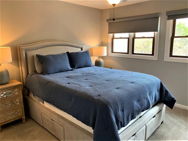 105 Birdie DR, The Hills, TX 78738