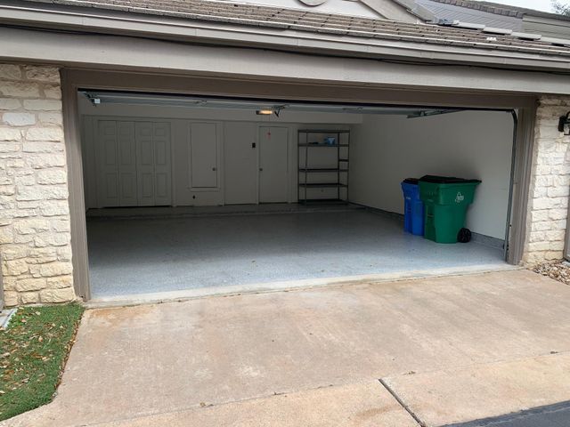 105 Birdie DR, The Hills, TX 78738