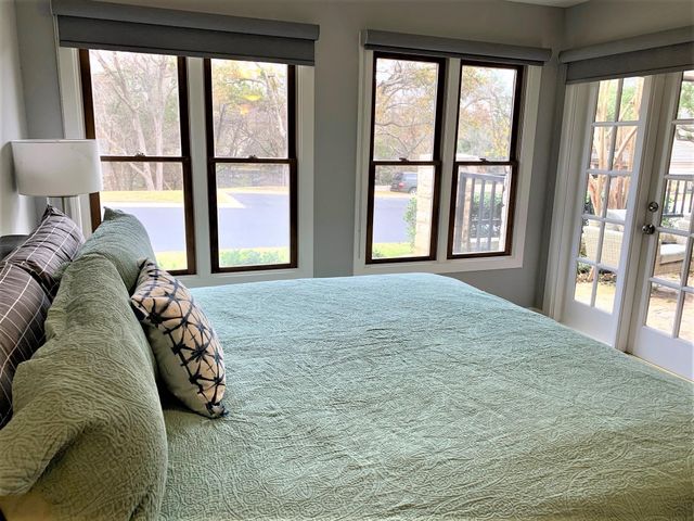 105 Birdie DR, The Hills, TX 78738