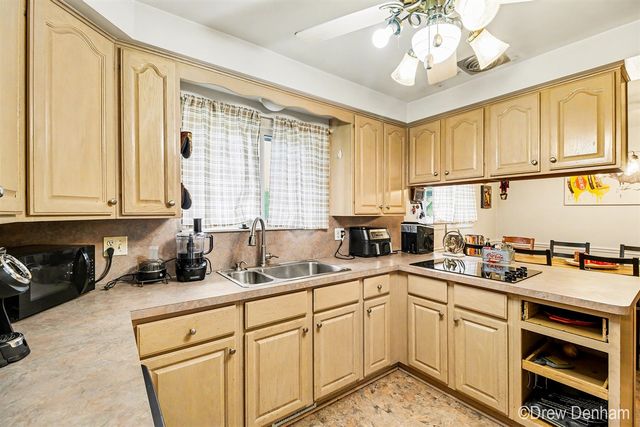 1797 Newman Drive, Trenton, MI 48183