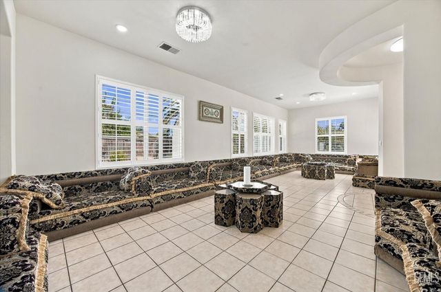 6608 Montagna Drive, Bakersfield, CA 93306