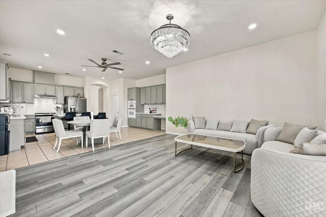 6608 Montagna Drive, Bakersfield, CA 93306