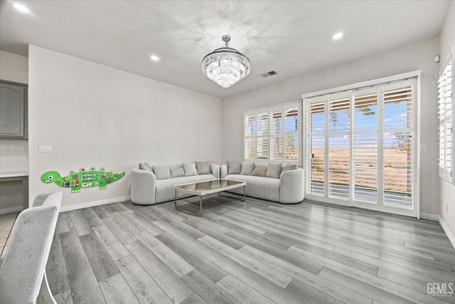 6608 Montagna Drive, Bakersfield, CA 93306