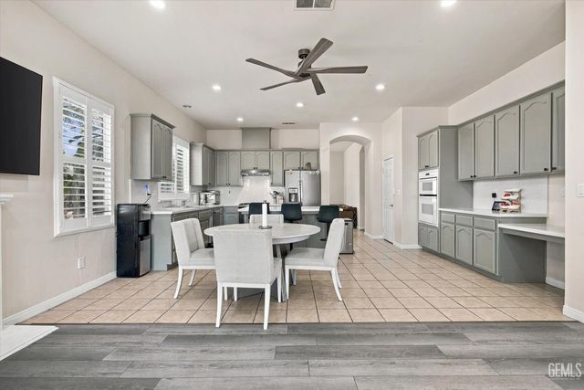6608 Montagna Drive, Bakersfield, CA 93306