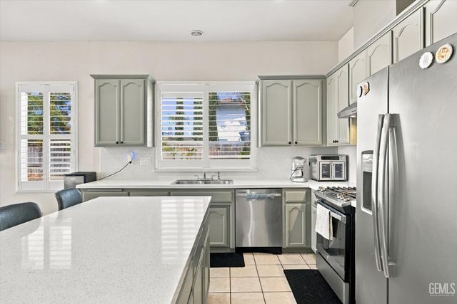 6608 Montagna Drive, Bakersfield, CA 93306