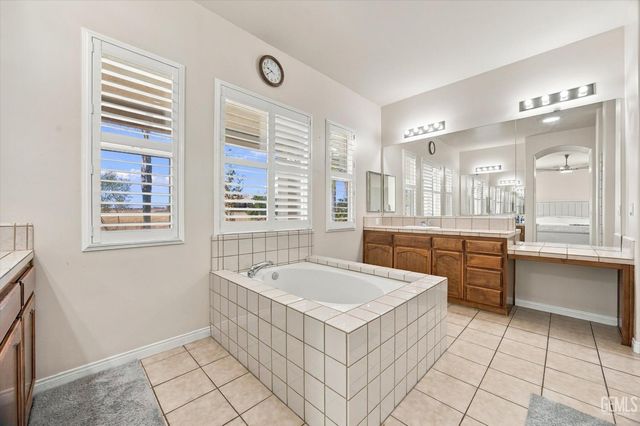 6608 Montagna Drive, Bakersfield, CA 93306