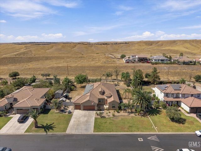6608 Montagna Drive, Bakersfield, CA 93306