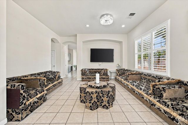 6608 Montagna Drive, Bakersfield, CA 93306