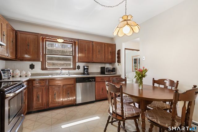 21 Hawley Rd Extension, Danbury, CT 06811