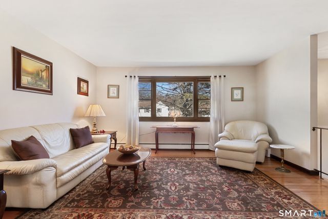 21 Hawley Rd Extension, Danbury, CT 06811