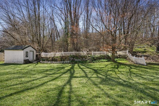 21 Hawley Rd Extension, Danbury, CT 06811