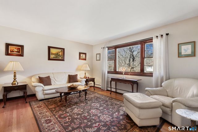 21 Hawley Rd Extension, Danbury, CT 06811