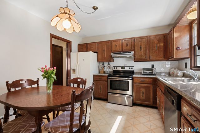 21 Hawley Rd Extension, Danbury, CT 06811