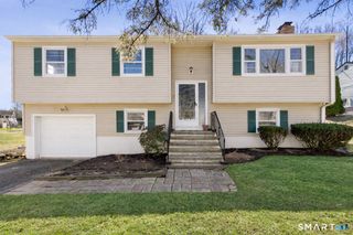 21 Hawley Rd Extension, Danbury, CT 06811