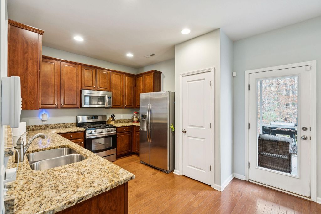 Image 10 of property listing at 1817 Heldsberg Drive, Charleston, SC 29414