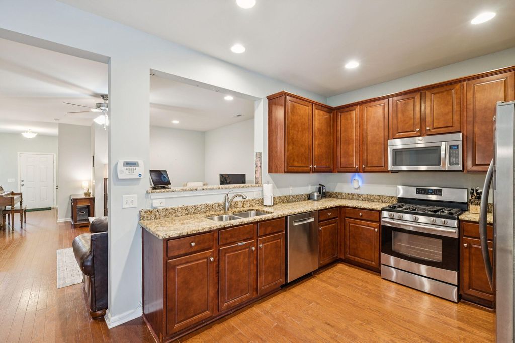 Image 12 of property listing at 1817 Heldsberg Drive, Charleston, SC 29414