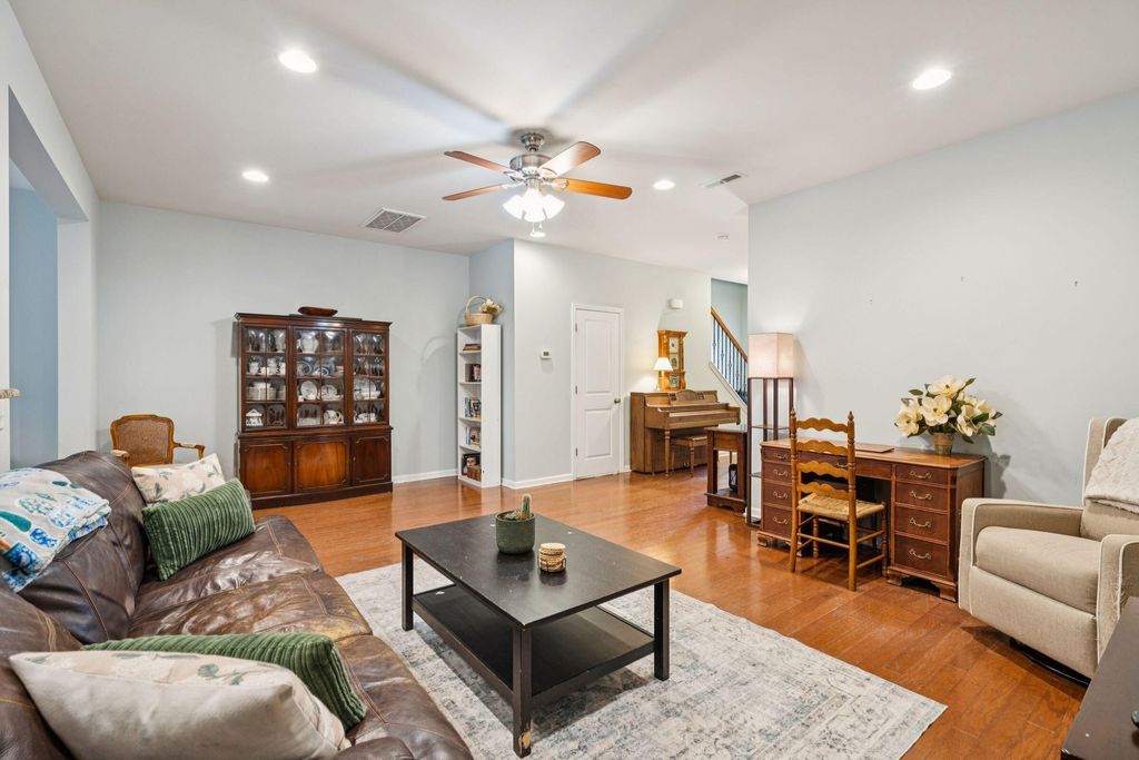 Image 13 of property listing at 1817 Heldsberg Drive, Charleston, SC 29414