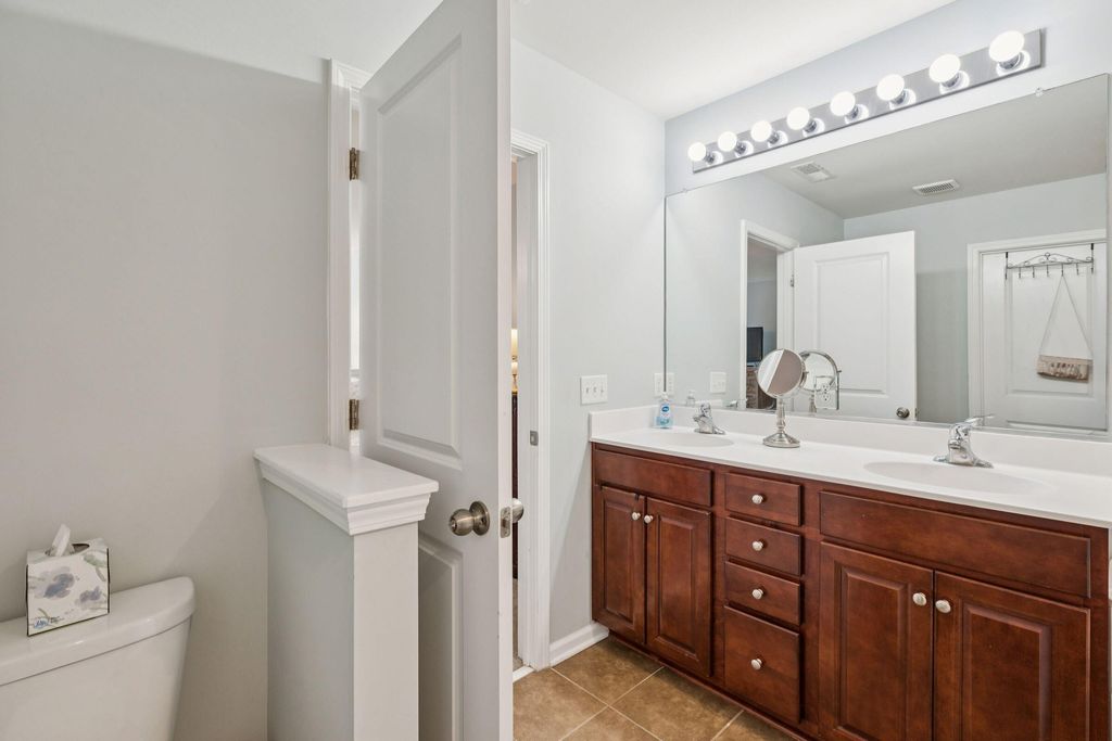 Image 19 of property listing at 1817 Heldsberg Drive, Charleston, SC 29414