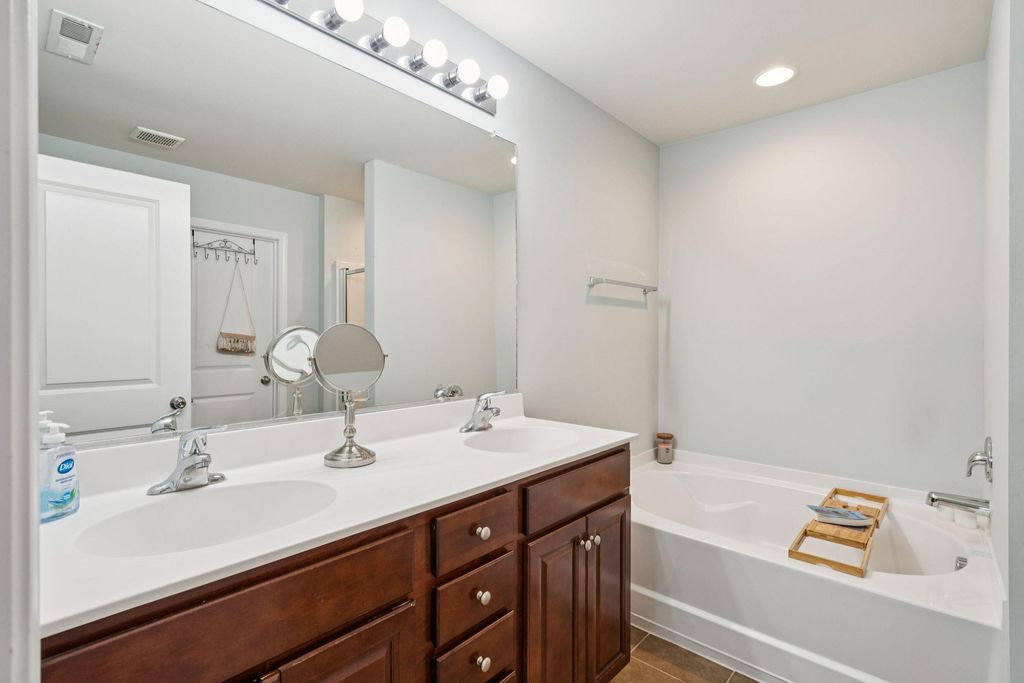 Image 20 of property listing at 1817 Heldsberg Drive, Charleston, SC 29414