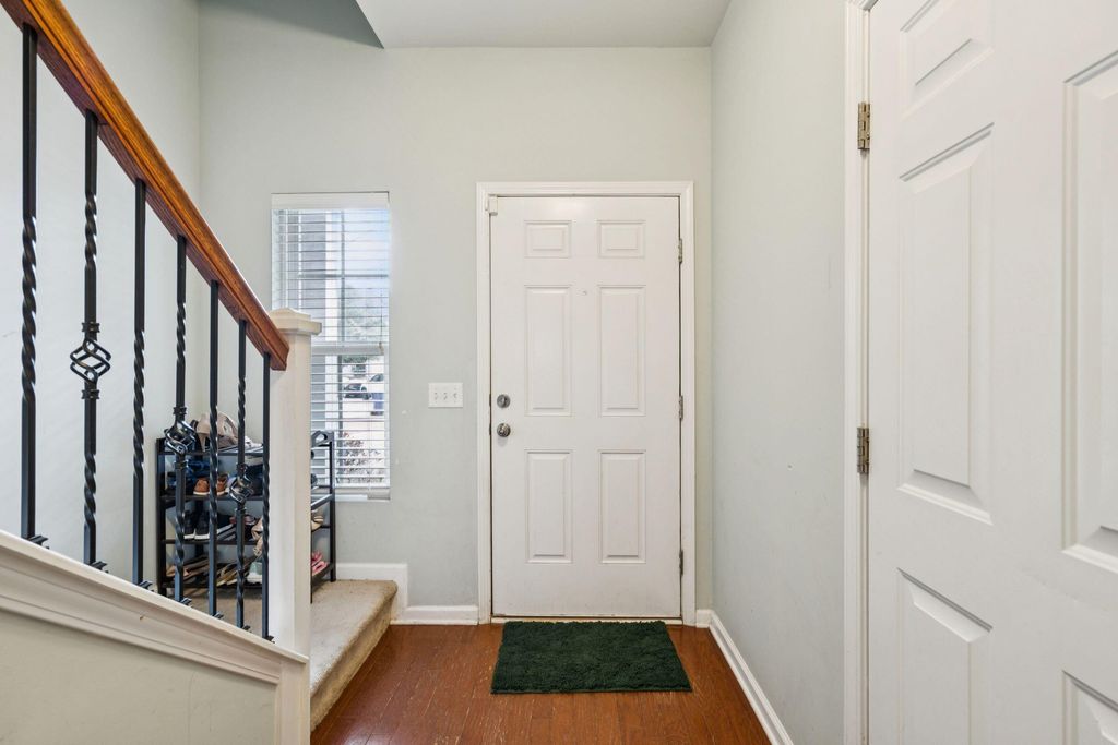 Image 4 of property listing at 1817 Heldsberg Drive, Charleston, SC 29414