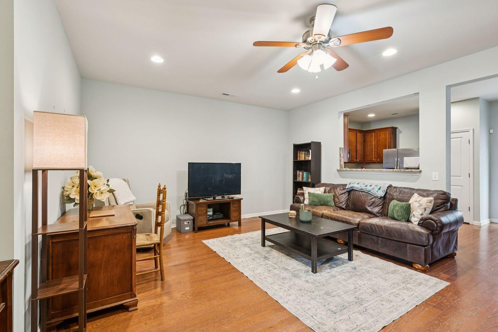 Image 5 of property listing at 1817 Heldsberg Drive, Charleston, SC 29414