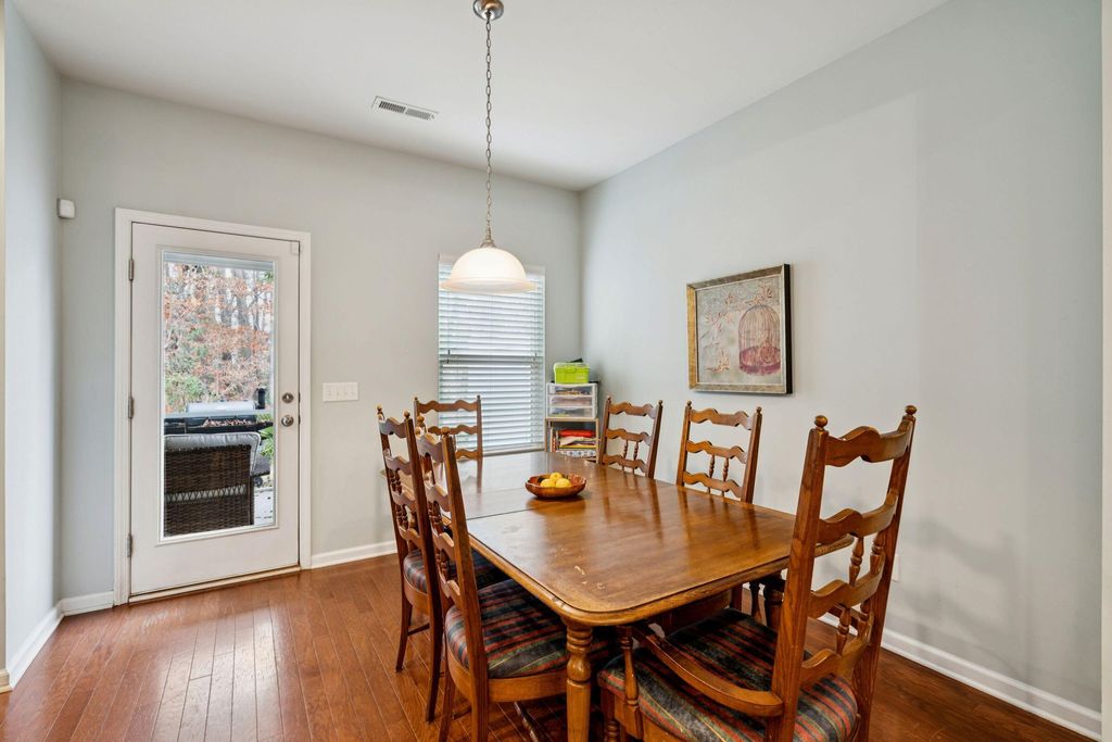 Image 8 of property listing at 1817 Heldsberg Drive, Charleston, SC 29414