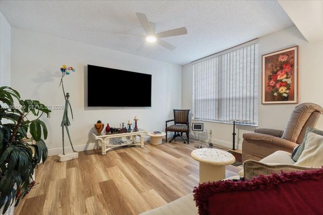 7201 Promenade Dr 101, Boca Raton, FL 33433