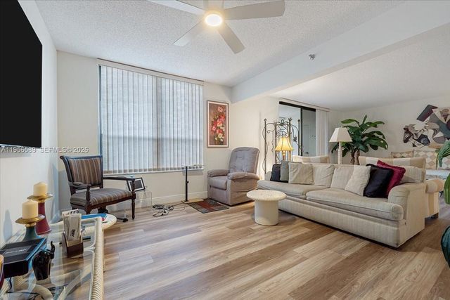 7201 Promenade Dr 101, Boca Raton, FL 33433