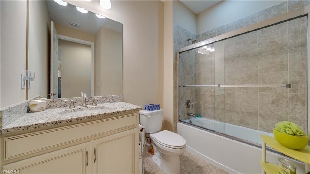 Image 16 of property listing at 2025 SW 19th PL, Cape Coral, FL 33991