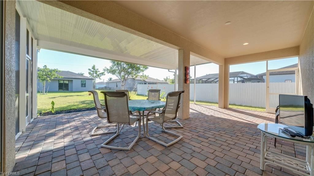 Image 23 of property listing at 2025 SW 19th PL, Cape Coral, FL 33991