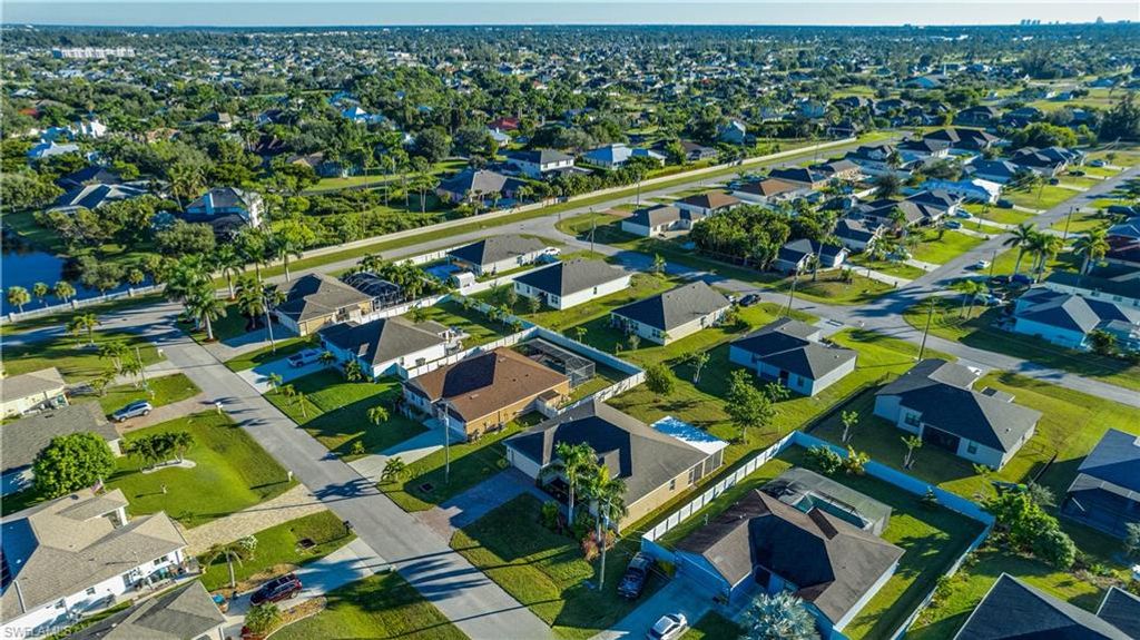 Image 26 of property listing at 2025 SW 19th PL, Cape Coral, FL 33991