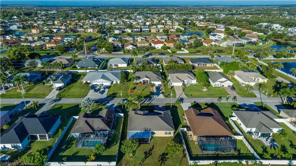 Image 27 of property listing at 2025 SW 19th PL, Cape Coral, FL 33991