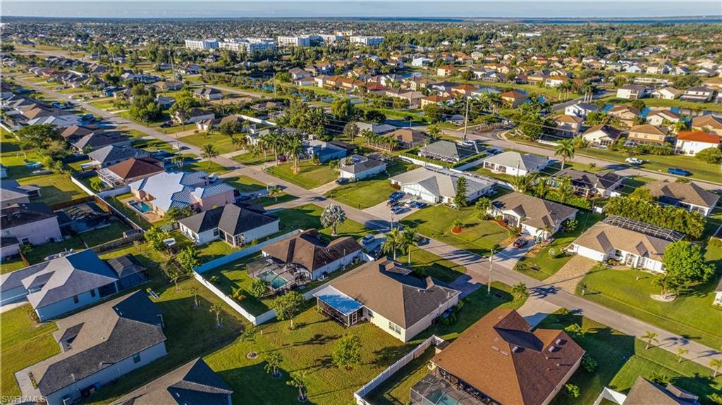 Image 28 of property listing at 2025 SW 19th PL, Cape Coral, FL 33991