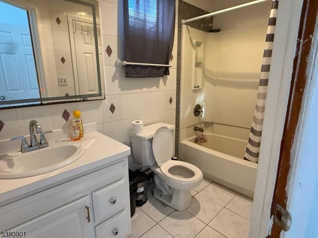 407 Forest St, Kearny Town, NJ 07032