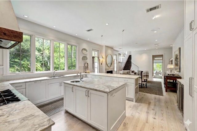 3922 Cotswold Street, Houston, TX 77009