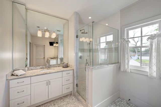 3922 Cotswold Street, Houston, TX 77009