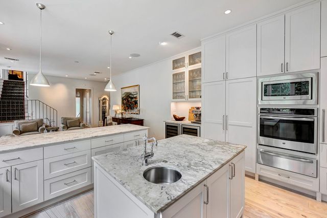 3922 Cotswold Street, Houston, TX 77009